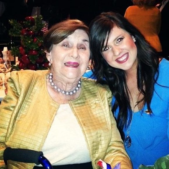 Meet your Posher, Elyse - Picture 1 of 1